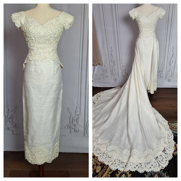 St. Pucchi Dresses & Skirts - St. Pucchi Ivory Lace Beaded Vintage-Style Wedding Dress with Train